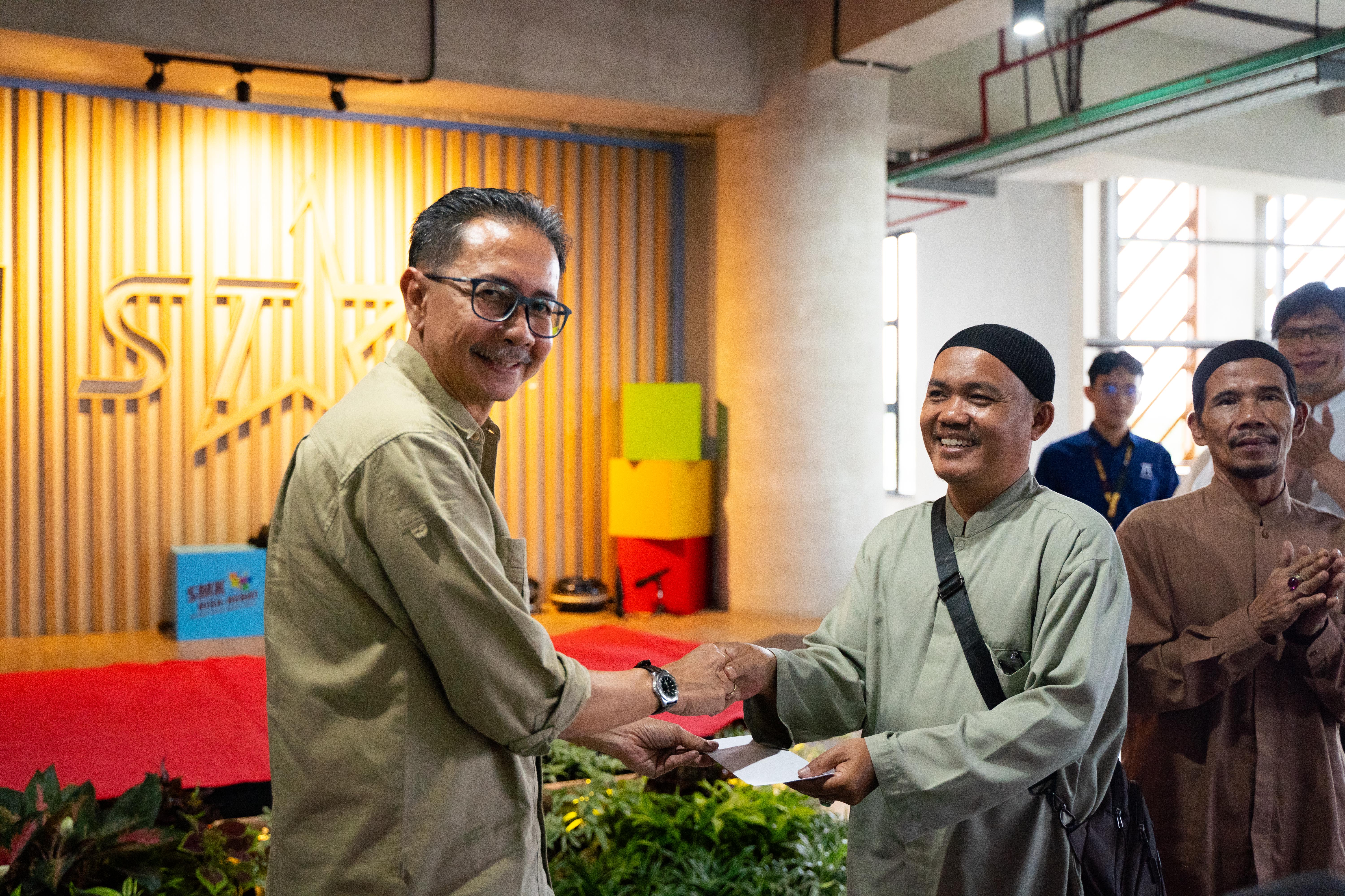 Kegiatan berbagi ASTRAtech oleh Direktur ASTRAtech Bp Henri Paul