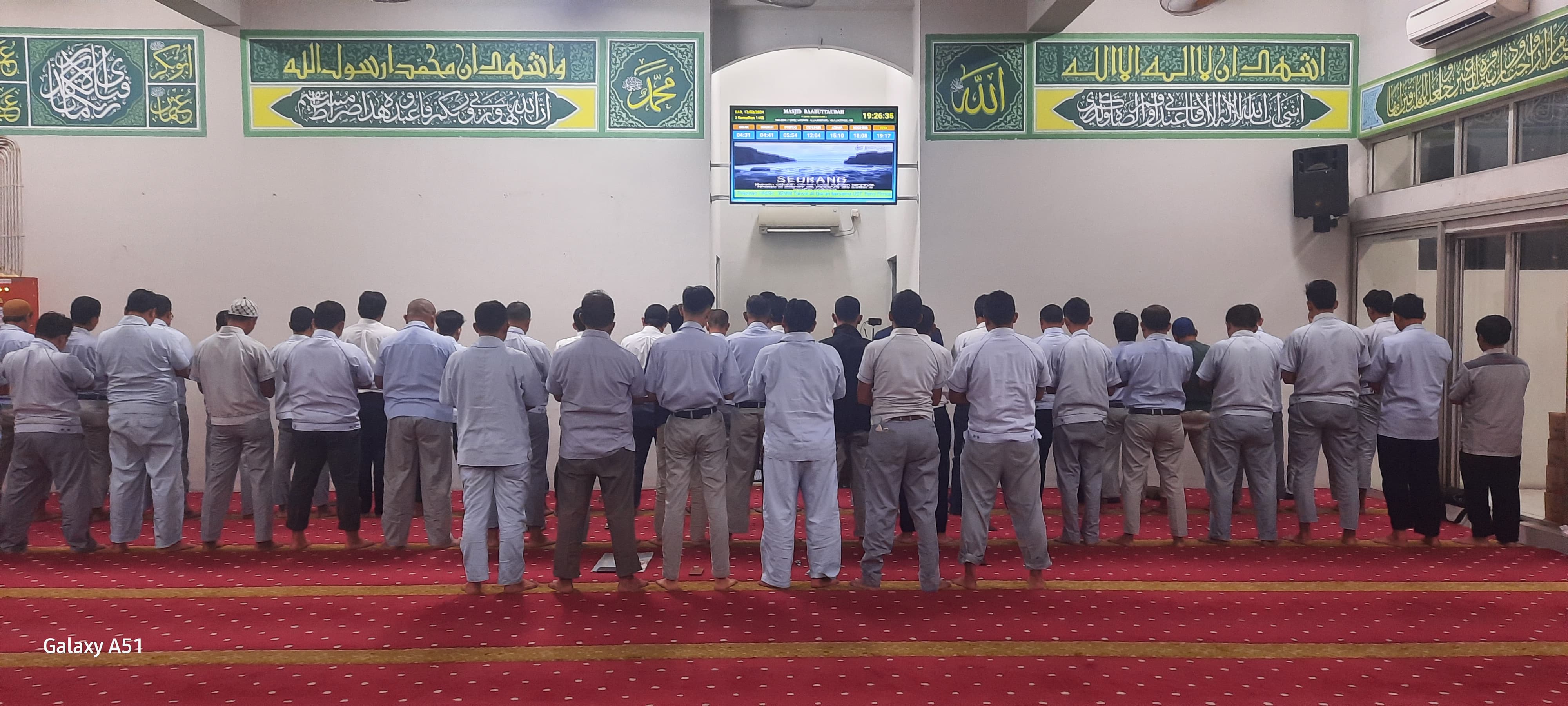 Suasana Pelaksanaan Sholat Tarawih di Masjid Baabut Taubah