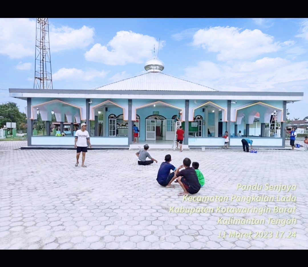 Gotong Royong Warga Basecamp