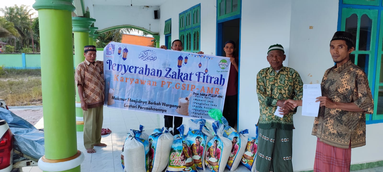 Penyerahan zakat fitrah