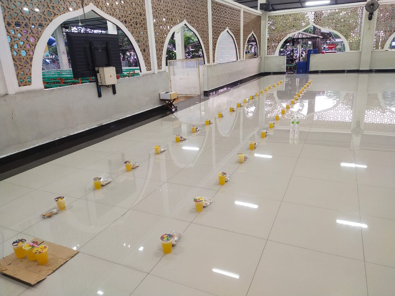 Takjil Gratis masjid muhajirin