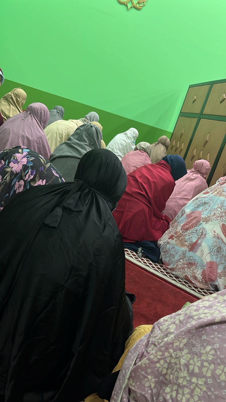 Jamaah akhwat saat shalat ashar