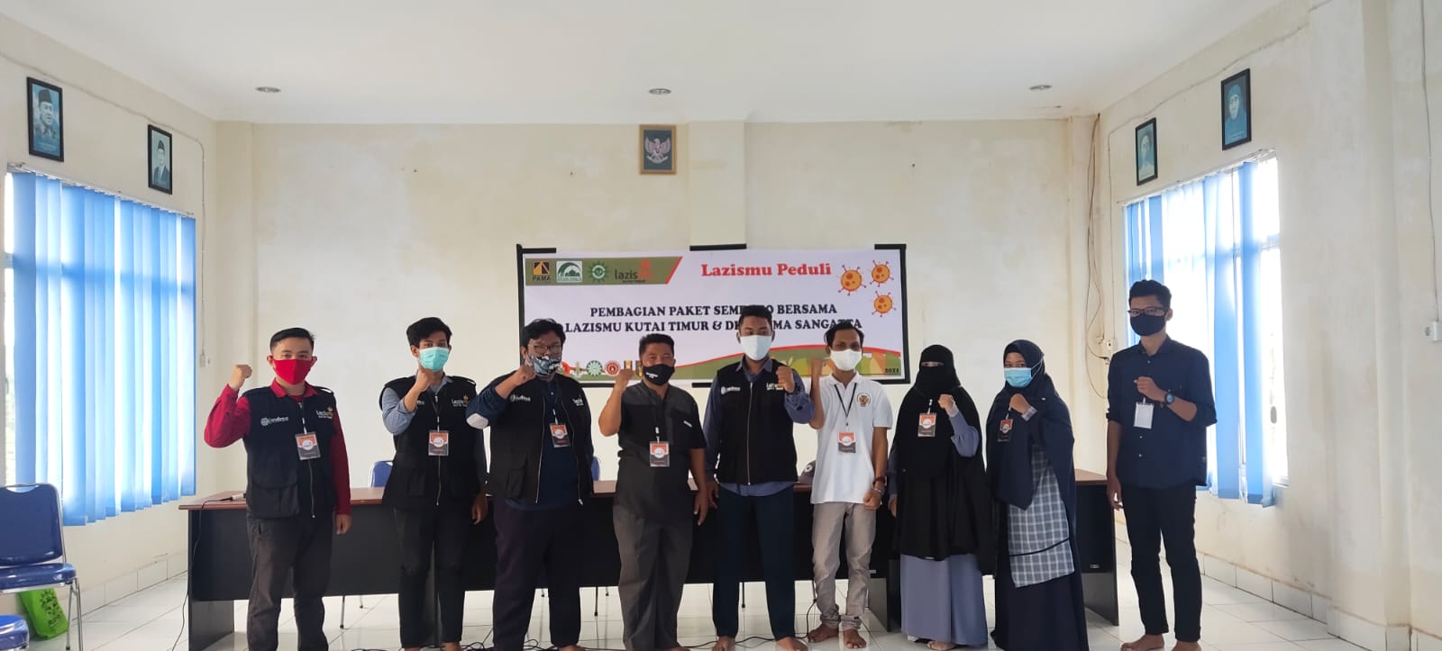 foto bersama relawan