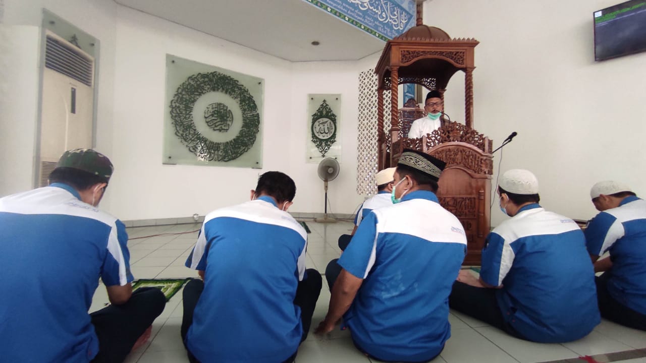 Khotib Menyampaikan Nasihat