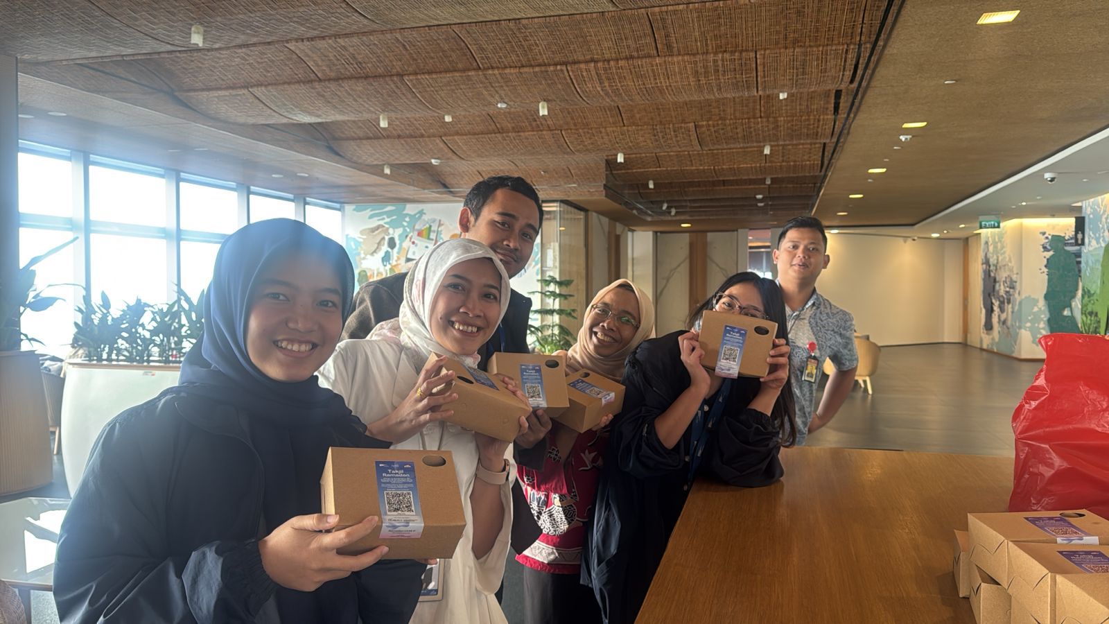 Foto bagi takjil di Astra Head Office