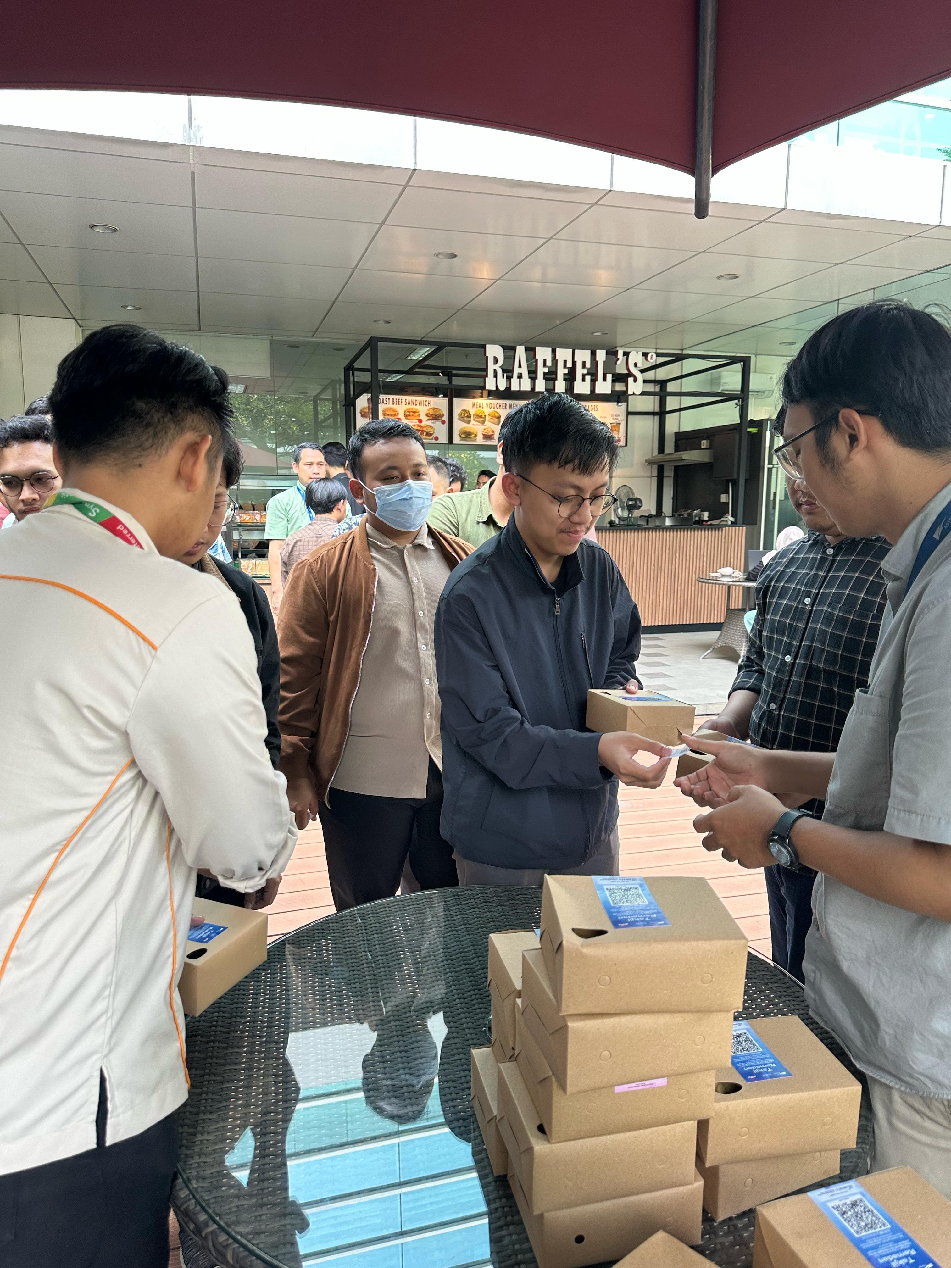 Foto bagi takjil di Astra Head Office