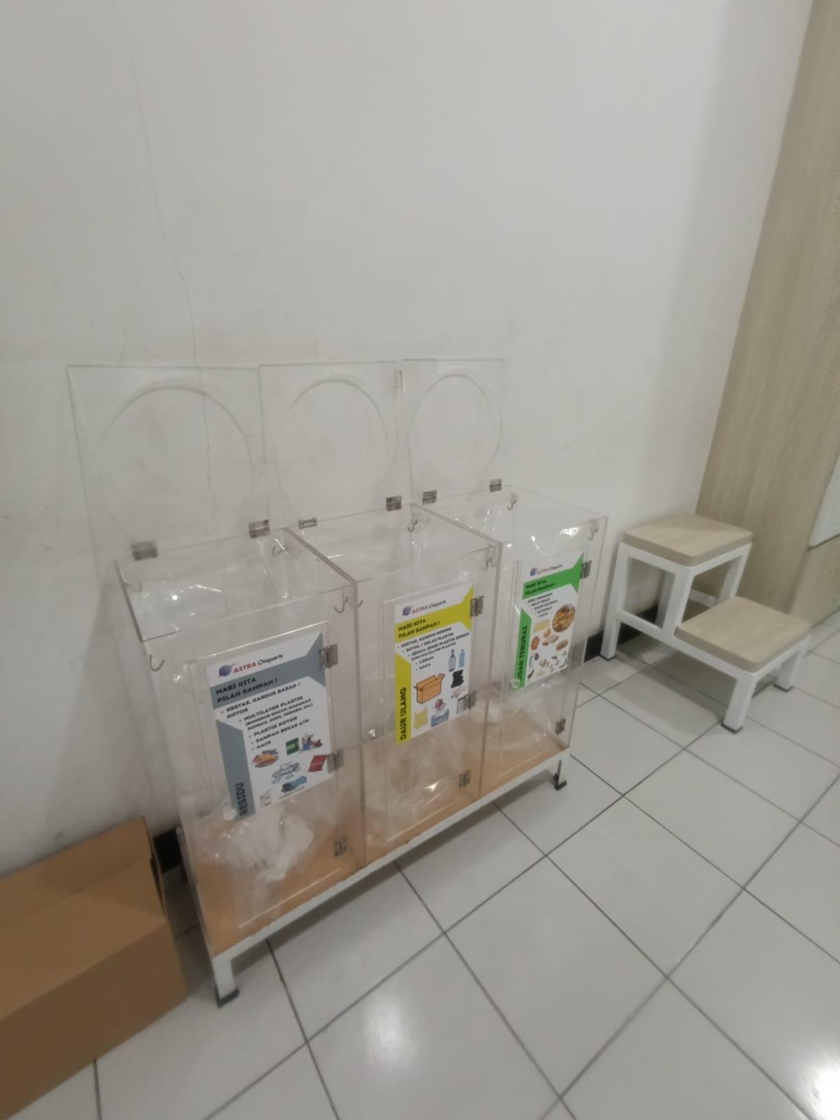 Pemisahan sampah di DKM Nurul Iman AOP