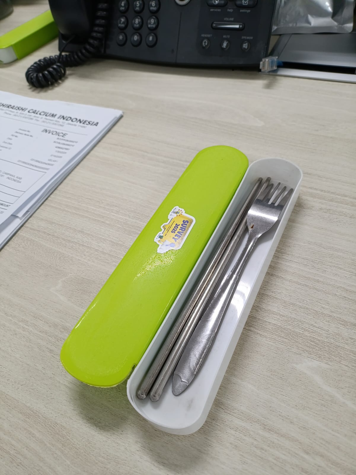 mengurangi penggunaan sendok plastik